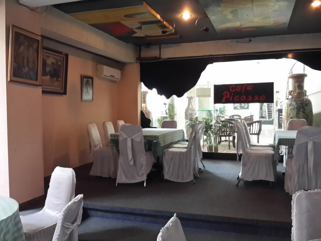 Reddoorz Plus Near Kebayoran Baru Blok S Джакарта Екстериор снимка
