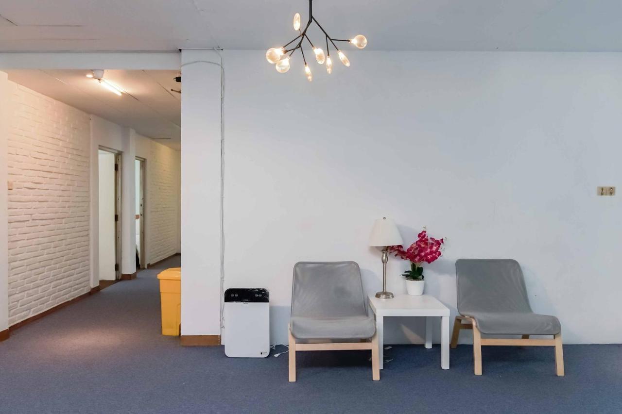 Reddoorz Plus Near Kebayoran Baru Blok S Джакарта Екстериор снимка