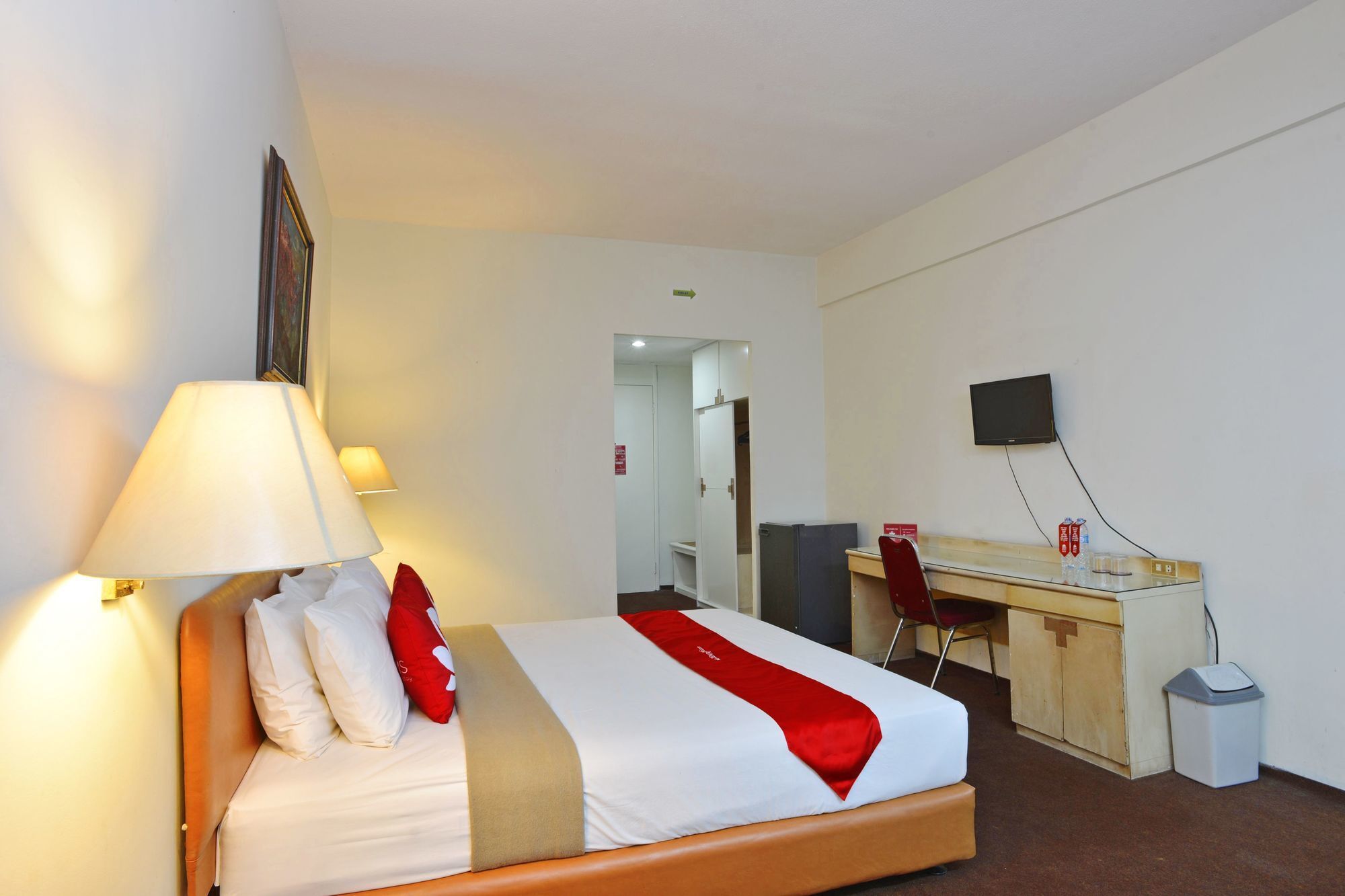 Reddoorz Plus Near Kebayoran Baru Blok S Джакарта Екстериор снимка